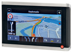 Das Falk Vision bietet nicht nur Navigation mit Fahrspurassisten, sondern auch Sprachsteuerung